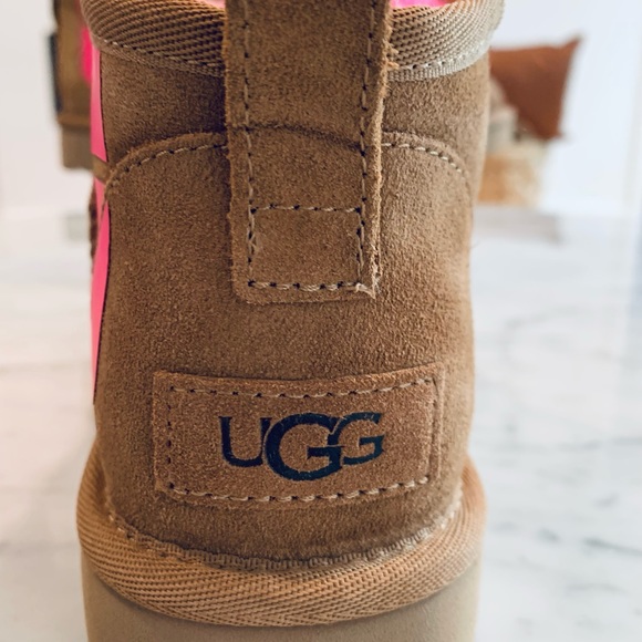 New UGG Classic Ultra Mini Chopd Logo Boot - Picture 2 of 9